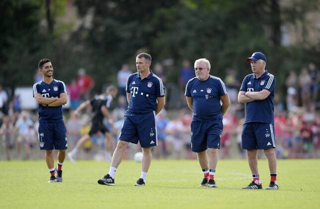 06.07.2017, Fussball 1.Bundesliga 2017 2018, Saisonvorbereitung, BCF Wolfratshausen - FC Bayern München, im Stadion Wolfratshausen. v.li: Co-Trainer Davide Ancelotti (Bayern München), Co-Trainer Willy Sagnol (FC Bayern München), Fitness-Trainer Giovanni Mauri (FC Bayern München), Trainer Carlo Ancelotti (FC Bayern München). 