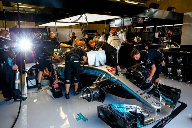 Bilder des Tages - SPORT Motorsports: FIA Formula One World Championship WM Weltmeisterschaft 2017, Grand Prix of Austria, 44 Lewis Hamilton (GBR, Mercedes AMG Petronas F1 Team), Spielberg Austria xHOCHxZWEIx
