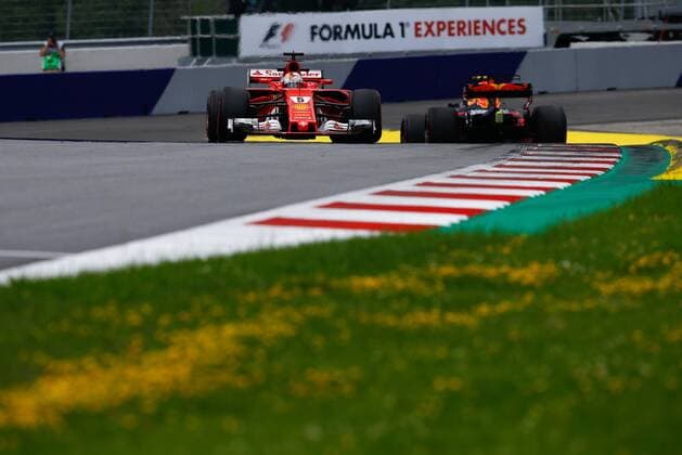 Motorsports: FIA Formula One World Championship WM Weltmeisterschaft 2017, Grand Prix of Austria, 5 Sebastian Vettel (GER, Scuderia Ferrari), 33 Max Verstappen (NLD, Red Bull Racing), Spielberg Austria xHOCHxZWEIx