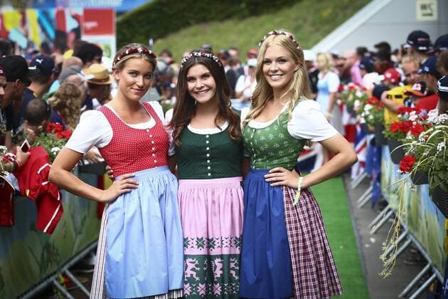 Bilder des Tages - SPORT FORMULA 1 - GP of Austria 2017 SPIELBERG,AUSTRIA,08.JUL.17 - MOTORSPORTS, FORMULA 1 - Grand Prix of Austria, Red Bull Ring, Styrian Green Carpet. Image shows Formula Unas. GEPAxpictures xFelixxRoittner