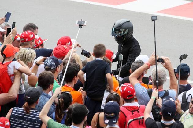 FORMULA 1 - GP of Austria 2017 SPIELBERG,AUSTRIA,08.JUL.17 - MOTORSPORTS, FORMULA 1 - Grand Prix of Austria, Red Bull Ring, Styrian Green Carpet. Image shows Lewis Hamilton (GBR Mercedes) and fans. GEPAxpictures xMaticxKlansek
