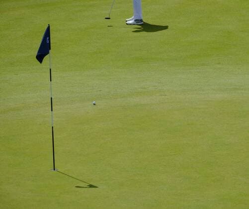 Bilder des Tages - SPORT July 8th 2017, Portstewart Golf Club, Portstewart, Northern Ireland; Dubai Duty Free Irish Open Golf Championship, Day 3; Justin Rose (ENG) putts on the 3rd during the third round of the Dubai Duty Free Irish Open xNigelxCookex  ActionPlus11898905