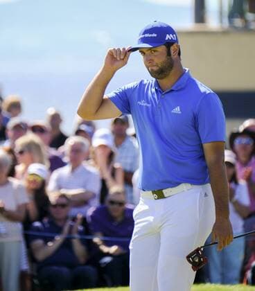 Bilder des Tages - SPORT July 8th 2017, Portstewart Golf Club, Portstewart, Northern Ireland; Dubai Duty Free Irish Open Golf Championship, Day 3; John Rahm (ESP) acknowledges the crowd on the 18th during the third round of the Dubai Duty Free Irish Open as he takes the joint lead into round 4 xNigelxCookex  ActionPlus11899106