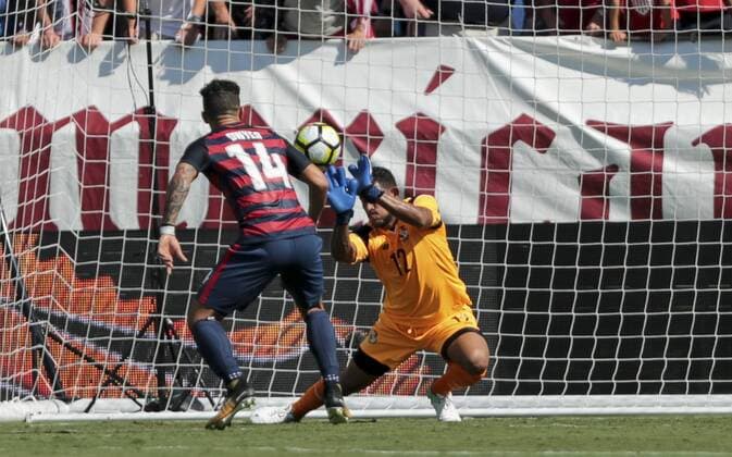 July 8, 2017 - Nashville, TN, USA - Nashville, TN - Saturday July 08, 2017: Dom Dwyer, Jose Calderon during a 2017 Gold Cup match between the men s national teams of the United States (USA) and Panama (PAN) at Nissan Stadium. Dom Dwyer, José Calderón - ZUMAt139 20170708_zaa_t139_008 Copyright: xJohnxDortonx
