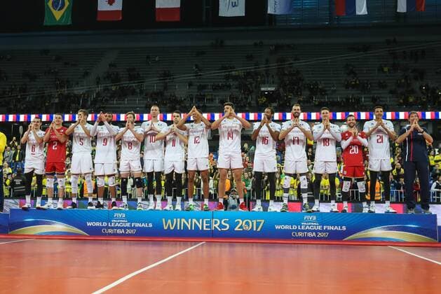 Joie FranceÕs volleyball team players celebrate VOLLEY BALL : Bresil vs France - Finale - FIVB Ligue Mondiale - Curitiba - 08 07 2017 GeraldoBubniak Panoramic 