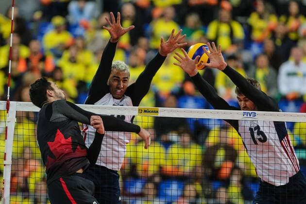 Patch and Mcdonnell of the USA team VOLLEY BALL : Etats Unis vs Canada - Petite Finale - FIVB Ligue Mondiale - Curitiba - 08 07 2017 GeraldoBubniak Panoramic 