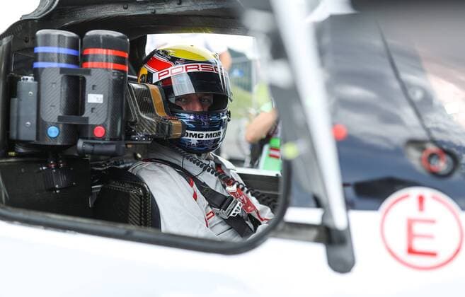 FORMULA 1 - GP of Austria 2017 SPIELBERG,AUSTRIA,09.JUL.17 - MOTORSPORTS, FORMULA 1 - Grand Prix of Austria, Red Bull Ring, legends parade. Image shows Mark Webber. GEPAxpictures xDanielxGoetzhaber