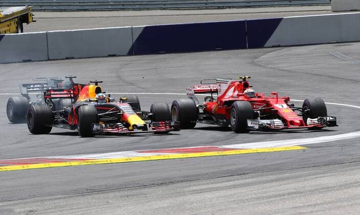 Daniel Ricciardo, Red Bull Racing, Kimi Raiikkoenen, Scuderia Ferrari, formula 1 GP, Austria in Spielberg, 09.07.2017 Photo:mspb Thomas Melzer Daniel Ricciardo, Kimi Raikkoenen, formula 1 GP, Austria