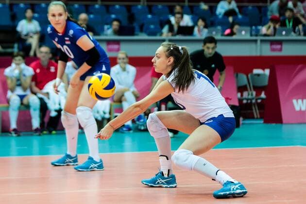 Kseniia Parubets of Russia spikes against Italy during the Pool B1-Group 1 match of the FIVB World Grand Prix 2017 in Kunshan city, east China s Jiangsu province, 9 July 2017. Italy defeated Russia 3-2. Italy beats Russia 3-2 at 2017 FIVB World Grand Prix in east China  20170709_81196