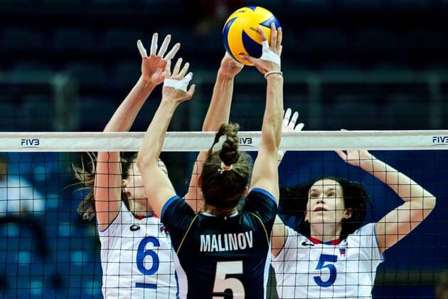 Ofelia Malinov, front, of Italy tries to block a spike by Iuliia Kutiukova, and Irina Zaryazhko of Russia during the Pool B1-Group 1 match of the FIVB World Grand Prix 2017 in Kunshan city, east China s Jiangsu province, 9 July 2017. Italy defeated Russia 3-2. Italy beats Russia 3-2 at 2017 FIVB World Grand Prix in east China  20170709_28541