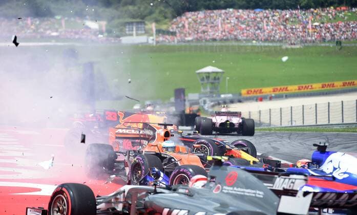 Bilder des Tages - SPORT FORMULA 1 - GP of Austria 2017 SPIELBERG,AUSTRIA,09.JUL.17 - MOTORSPORTS, FORMULA 1 - Grand Prix of Austria, Red Bull Ring. Image shows a crash. GEPAxpictures xMichaelxRiedler