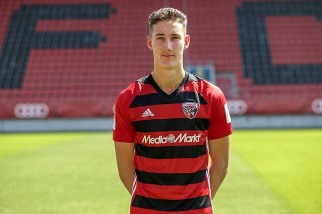 2. Bundesliga - Fußball - Fototermin - FC Ingolstadt 04 - Portraits - Shooting - Saison 2017 2018 - Phil Neumann (26, FCI) 2. BL - FC Ingolstadt 04 Saison 2017 2018 Portraits - Shooting Fototermin