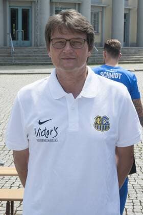 Das Team des ersten FC Saarbrücken am Samstag (08.07.2017) in Saarbrücken. Im Bild: Dr. Roland Koppig (Mannschaftsarzt). bub