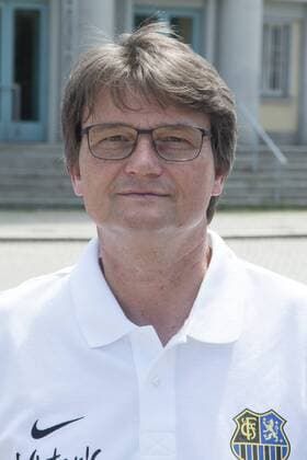 Das Team des ersten FC Saarbrücken am Samstag (08.07.2017) in Saarbrücken. Im Bild: Dr. Roland Koppig (Mannschaftsarzt). bub