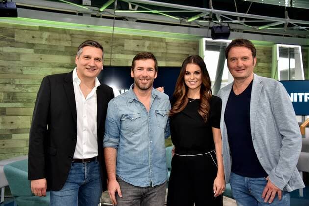 Senderchef Oliver Schablitzki und die Moderatoren Marco Hagemann, Laura Wontorra und Thomas Wagner (l-r) posieren am 10.07.2017 in Köln bei der Programm präsentation von RTL Nitro - Season Highlights und Fussball 2017 2018 im 100 % Bundesliga Studio
