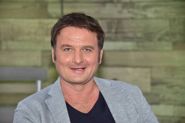 Der Moderator Thomas Wagner posiert am 10.07.2017 in Köln bei der Programm präsentation von RTL Nitro - Season Highlights und Fussball 2017 2018 im 100 % Bundesliga Studio