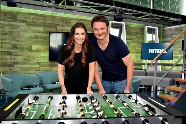 Die Moderatoren Laura Wontorra und Thomas Wagner posieren am Tischfussball am 10.07.2017 in Köln bei der Programm präsentation von RTL Nitro - Season Highlights und Fussball 2017 2018 im 100 % Bundesliga Studio