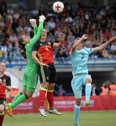 Belgium s Maud Coutereels (C) pictured in action during a friendly game between the Belgian national women s soccer team Red Flames and Russia, on Tuesday 11 July 2017 in Denderleeuw. The Red Flames are preparing for the Women s European Championship EM Europameisterschaft 2017 in the Netherlands. DAVIDxCATRY  x05129567x
