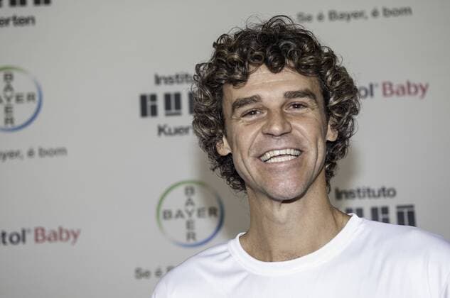 Evento de Bepantol Baby SÃO PAULO, SP - 12.07.2017: EVENTO DE BEPANTOL BABY - Gustavo Kuerten during the Bepantol Baby event, this Wednesday (12) at the Play Tennis Vila Olímpia, in São Paulo. (Photo: Fábio Guinalz Fotoarena) x1354890x  FábioxGuinalz