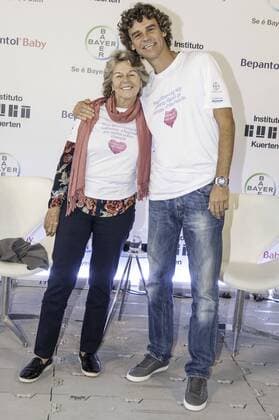 Evento de Bepantol Baby SÃO PAULO, SP - 12.07.2017: EVENTO DE BEPANTOL BABY - Alice Kuerten and Gustavo Kuerten during the Bepantol Baby event on Wednesday (12) at the Play Tennis Vila Olímpia in São Paulo. (Photo: Fábio Guinalz Fotoarena) x1354895x  FábioxGuinalz