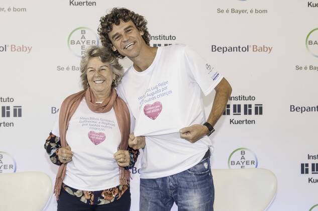 Evento de Bepantol Baby SÃO PAULO, SP - 12.07.2017: EVENTO DE BEPANTOL BABY - Alice Kuerten and Gustavo Kuerten during the Bepantol Baby event on Wednesday (12) at the Play Tennis Vila Olímpia in São Paulo. (Photo: Fábio Guinalz Fotoarena) x1354897x  FábioxGuinalz