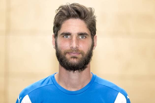Fußball, GER, 2.BL, Porträttermin 2017 2018, Holstein Kiel, Niklas Hoheneder (Nr. 4, Holstein Kiel). Holstein Kiel, Fussball, 2. Liga, 12.07.17 Kiel Schleswig-Holstein Germany Trainingszentrum Projensdorf Copyright: xAgentur54GradFelixxKoenigx