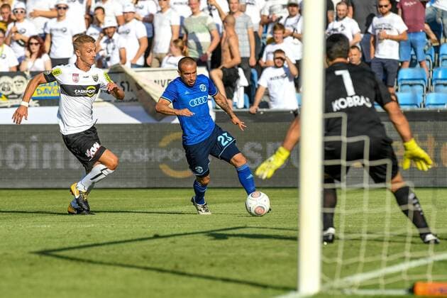 SOCCER - UEFA EL quali, Altach vs Brest ALTACH,AUSTRIA,13.JUL.17 - SOCCER - UEFA Europa League qualification, SCR Altach vs FK Dinamo Brest. Image shows Philipp Netzer (Altach), Leandro Gabriel Torres (Brest) and Martin Kobras (Altach). GEPAxpictures xOliverxLerch