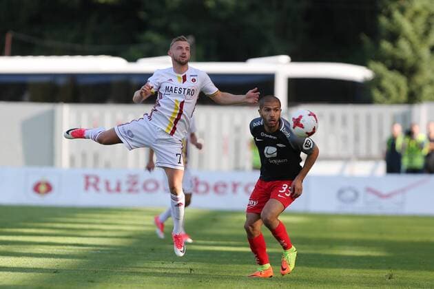 RUZOMBEROK 13.07.2017 PILKA NOZNA SEZON 2017 18 LIGA EUROPY II RUNDA ELIMINACJI MFK RUZOMBEROK - SK BRANN NZ. PETER GAL ANDREZLY (MFK RUZOMBEROK) AMIN NOURI (SK BRANN) FOT. MICHAL CHWIEDUK FOKUSMEDIA NEWSPIX.PL RUZOMBEROK 13.07.2017 SPORT FOOTBALL SEASON 2017 18 EUROPA LEAGUE II ROUND QUALIFICATION SECOND ROUND MFK RUZOMBEROK - SK BRANN FOT. MICHAL CHWIEDUK FOKUSMEDIA NEWSPIX.PL --- Newspix.pl  170713CHW024