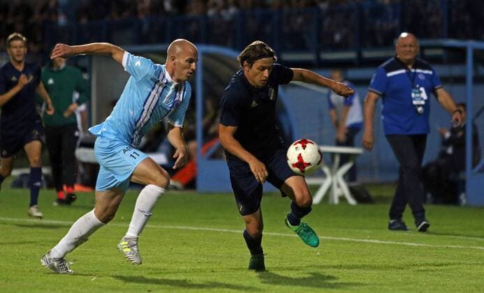 170713 AIK:s Simon Thern och Zeljeznicars Jovan Blagojevic under fotbollsmatchen i kvalet till Europa League mellan FK Zeljeznicar och AIK den 13 juli 2017 i Sarajevo.  Copyright: DzenanxKrijestorac BB170713BB352