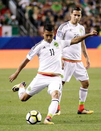 Mexico forward Elías Hernandez attempts a free kick in the first half against Jamaica in their CONCACAF Gold Cup match at Authority Field in Denver, Colorado, USA, 13 July 2017. Mexico - Jamaica !ACHTUNG: NUR REDAKTIONELLE NUTZUNG!  Copyright: xIsaiahxJ.xDowningx GCID09 20170714-636356063635965490