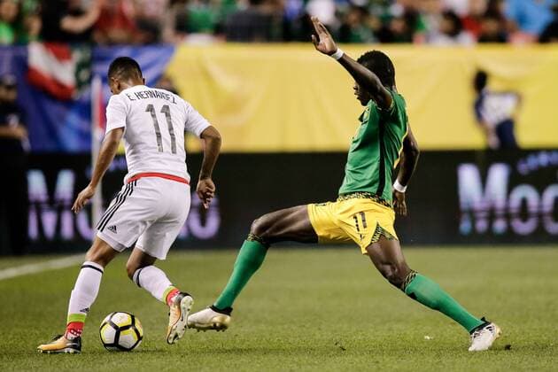 Jamaica forward Cory Burke (R) defends against Mexico forward Elías Hernández (L) in the first half in their CONCACAF Gold Cup match at Authority Field in Denver, Colorado, USA, 13 July 2017. Mexico - Jamaica !ACHTUNG: NUR REDAKTIONELLE NUTZUNG!  Copyright: xIsaiahxJ.xDowningx GCID09 20170714-636356064935618152