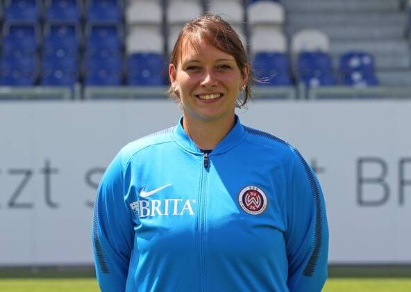 13.07.2017, xsvx, Fussball 3.Liga, SV Wehen Wiesbaden Fototermin, Fußball, GER 3.Liga PortraÌˆttermin 2017 2018, emonline, Physiotherapeutin Michaela Hiemer Wiesbaden