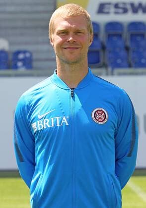 13.07.2017, xsvx, Fussball 3.Liga, SV Wehen Wiesbaden Fototermin, Fußball, GER 3.Liga PortraÌˆttermin 2017 2018, emonline, Physiotherapeut Henning Scherer Wiesbaden