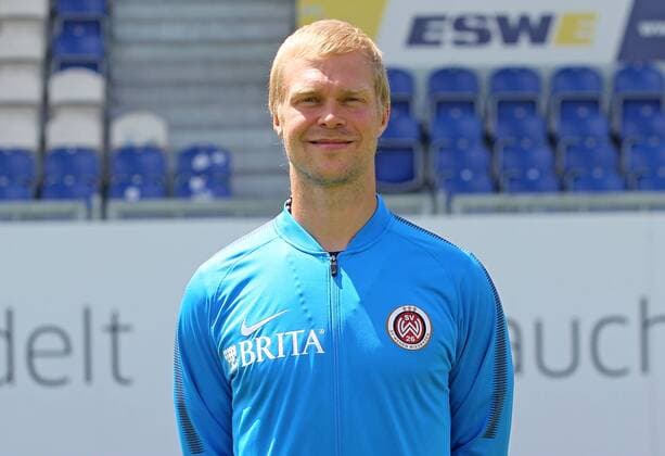 13.07.2017, xsvx, Fussball 3.Liga, SV Wehen Wiesbaden Fototermin, Fußball, GER 3.Liga PortraÌˆttermin 2017 2018, emonline, Physiotherapeut Henning Scherer Wiesbaden