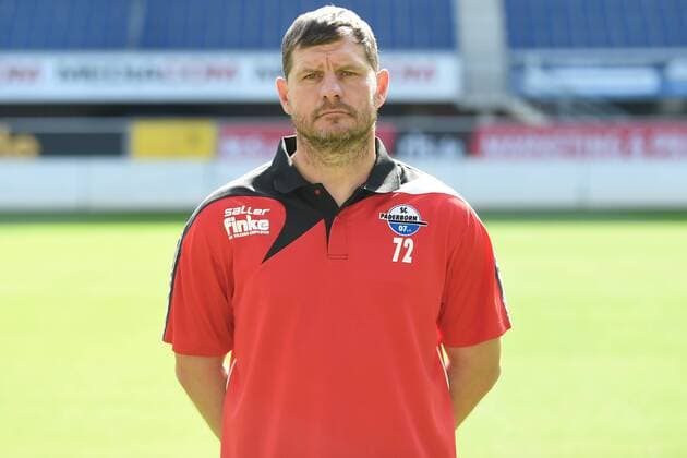 Fußball 3. Liga, Porträttermin 2017 2018 Porträttermin SC Paderborn 07 am 13.07.2017 in der Benteler-Arena in Paderborn Trainer Steffen Baumgart (Paderborn) MT