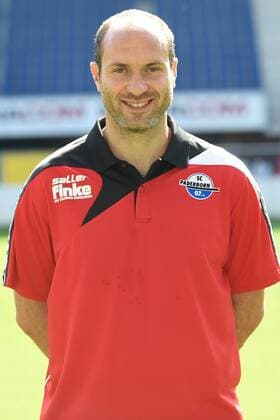 Fußball 3. Liga, Porträttermin 2017 2018 Porträttermin SC Paderborn 07 am 13.07.2017 in der Benteler-Arena in Paderborn Co-Trainer Daniel Scherning (Paderborn) MT