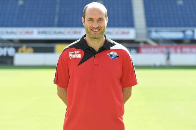 Fußball 3. Liga, Porträttermin 2017 2018 Porträttermin SC Paderborn 07 am 13.07.2017 in der Benteler-Arena in Paderborn Co-Trainer Daniel Scherning (Paderborn) MT