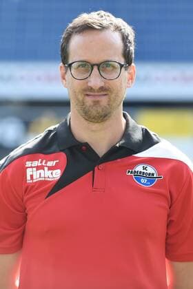Fußball 3. Liga, Porträttermin 2017 2018 Porträttermin SC Paderborn 07 am 13.07.2017 in der Benteler-Arena in Paderborn Physiotherapeut Jörg Joerg Liebeck (Paderborn) MT