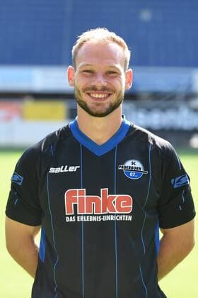 Fußball 3. Liga, Porträttermin 2017 2018 Porträttermin SC Paderborn 07 am 13.07.2017 in der Benteler-Arena in Paderborn Felix Herzenbruch (Paderborn) MT