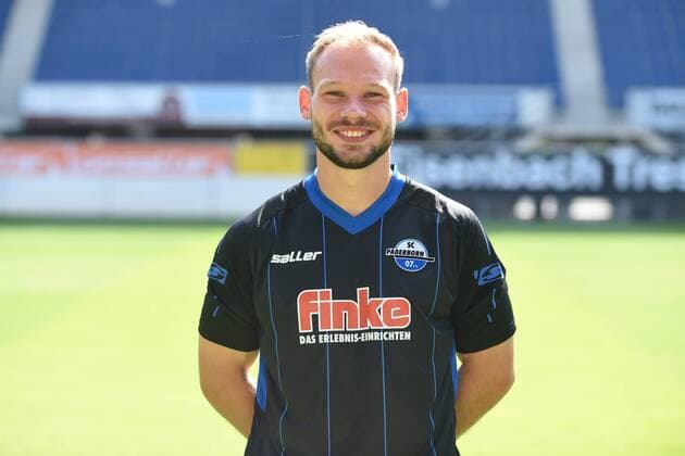 Fußball 3. Liga, Porträttermin 2017 2018 Porträttermin SC Paderborn 07 am 13.07.2017 in der Benteler-Arena in Paderborn Felix Herzenbruch (Paderborn) MT
