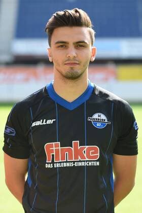 Fußball 3. Liga, Porträttermin 2017 2018 Porträttermin SC Paderborn 07 am 13.07.2017 in der Benteler-Arena in Paderborn Dardan Karimani (Paderborn) MT