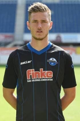 Fußball 3. Liga, Porträttermin 2017 2018 Porträttermin SC Paderborn 07 am 13.07.2017 in der Benteler-Arena in Paderborn Dennis Srbeny (Paderborn) MT