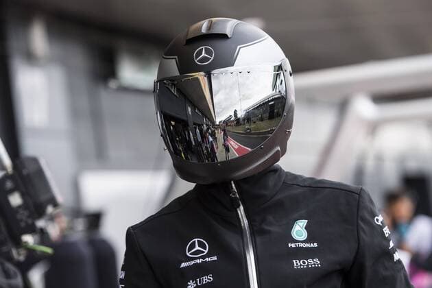 Motorsports: FIA Formula One World Championship WM Weltmeisterschaft 2017, Grand Prix of Great Britain, mechanic of Mercedes AMG Petronas F1 Team Silverstone Great Britain xHOCHxZWEIx