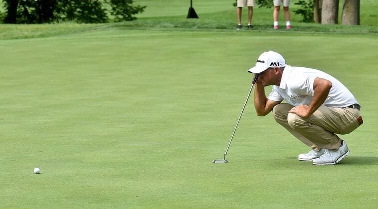 SILVIS, IL - JULY 13: Sam Saunders lines up his putt on the No. 6 hole during the first round of the John Deere Classic, July 13, 2017, at TPC Deere Run, Silvis, IL. (Photo by Keith Gillett Icon Sportswire) GOLF: JUL 13 PGA Golf Herren - John Deere Classic - First Round Icon17070130291 EDITORIAL USE ONLY