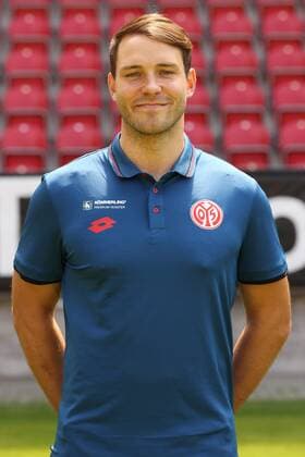 NICO HOELZEL PHYIOTHERAPEUT 1. FSV MAINZ 05 FUSSBALL, GER, 1.BL, PORTRAETTERMIN 2017 2018, 