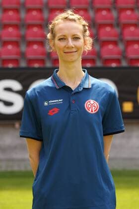 DR. KATHRIN STELZER MANNSCHAFTSARZT 1. FSV MAINZ 05 FUSSBALL, GER, 1.BL, PORTRAETTERMIN 2017 2018, 