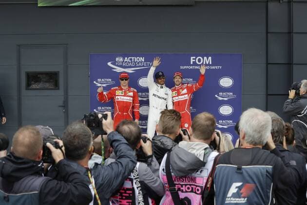 Motorsports: FIA Formula One World Championship WM Weltmeisterschaft 2017, Grand Prix of Great Britain, 7 Kimi Raikkonen (FIN, Scuderia Ferrari), 44 Lewis Hamilton (GBR, Mercedes AMG Petronas F1 Team), 5 Sebastian Vettel (GER, Scuderia Ferrari), Silverstone Great Britain xHOCHxZWEIx