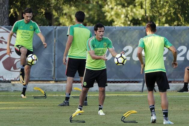 Mexican National soccer team s players Raul Lopez (L), Erick Gutierrez (2L), Jorge Hernandez (2R) and Jesus Gallardo (R) during a training of the team held at Trinity University in San Antonio, Texas, USA on 15 July 2017. Mexico will face Curazao in the Golden Cup 2017. MEXICO TRAINING !ACHTUNG: NUR REDAKTIONELLE NUTZUNG!  Copyright: xJosexMendezx JME02 20170715-636357423158833206