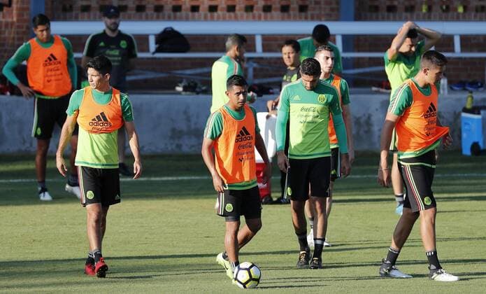 Mexican National soccer team s players from left to right Jesus Molina, Elias Hernandez, Jair Pereira and Cesar Montes during a training of the team held at Trinity University in San Antonio, Texas, USA on 15 July 2017. Mexico will face Curazao in the Golden Cup 2017. MEXICO TRAINING !ACHTUNG: NUR REDAKTIONELLE NUTZUNG!  Copyright: xJosexMendezx JME02 20170715-636357423948047324