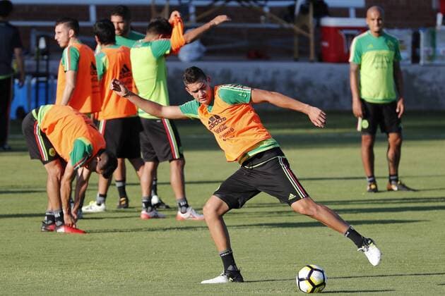 Mexican National soccer team s player Cesar Montes (C) during a training of the team held at Trinity University in San Antonio, Texas, USA on 15 July 2017. Mexico will face Curazao in the Golden Cup 2017. MEXICO TRAINING !ACHTUNG: NUR REDAKTIONELLE NUTZUNG!  Copyright: xJosexMendezx JME02 20170715-636357424124329584